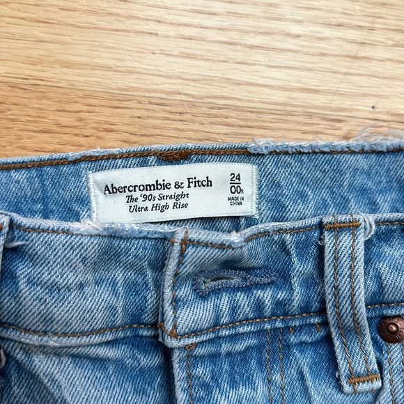 Abercrombie Ultra High Rise Straight Jean - Picture 2 of 6